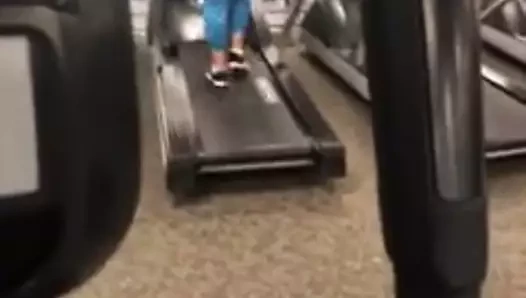 Orta yaşlı seksi kadın göt egzersizi