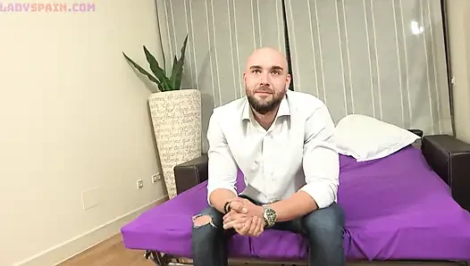 Bu klas adam ilk latiniyle sikişiyor ve ağzına boşalıyor. Onun için tevazu dersi