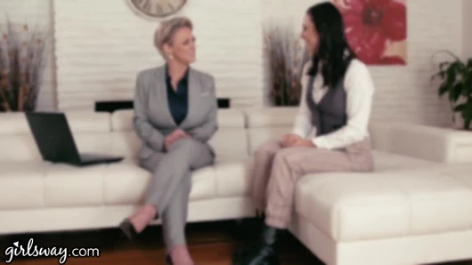 Girlsway olgun lezbiyen hediyeler aidra fox a power suit