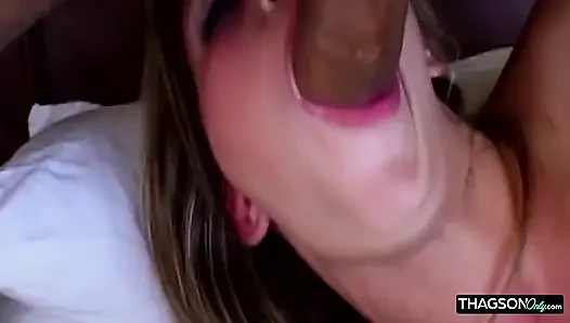 Sarışın hatun ıslak anal seansında genişliyor