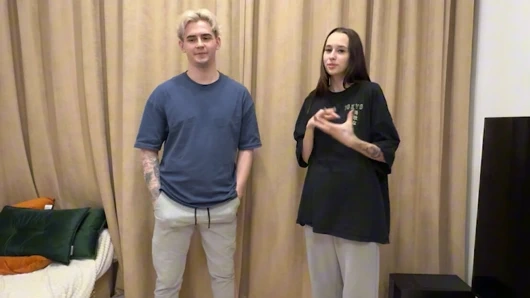 Striptizli elle tokat oyununda hızlı refleksler ve strateji