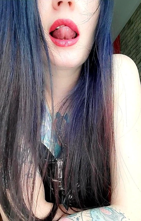 Bu tükürük ve salya sizin için. sen tam bir hiçsin