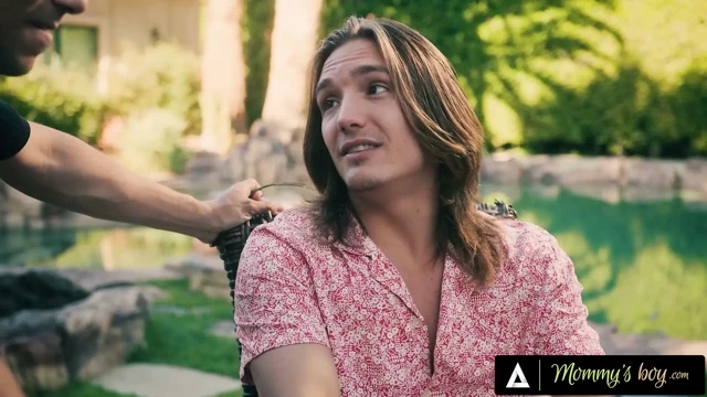 ANNESİNİN OĞLU - Ryan Keely Doğum Gecesini Sert MILF Dörtlü Eğlencesine Çeviriyor