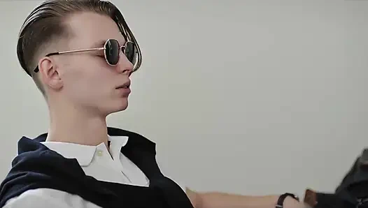 Sürtük öğretmen dondurarak sikiliyor - jadilica şımarık öğrenci tarafından dölleniyor