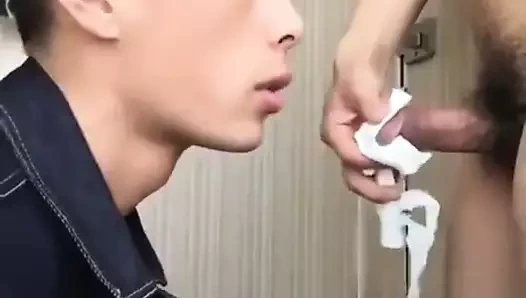 Yakışıklı arkadaşımın ağzına cumming (2'18'')