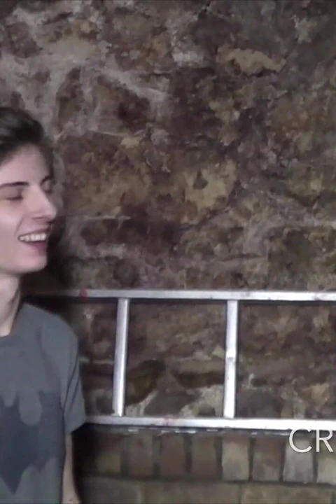 2185 Fransız twink pais'te heteroseksüel badboy tarafından korunmasız sikiliyor