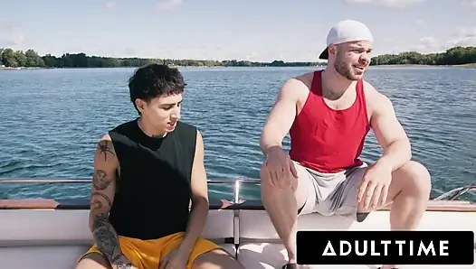ADULT TIME - heteroseksüel arkadaşlar Marcus Mcneil ve Angel Elias hayal kırıklığı yaratan tekne gününü sert sikişe dönüştürüyor