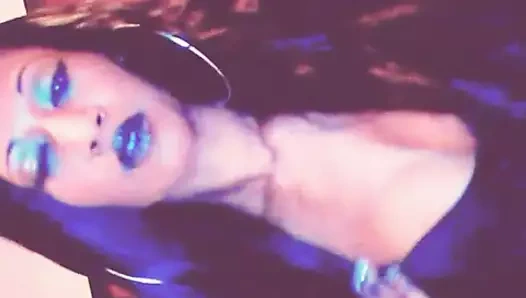 Vücudumu sergiliyorum !!!!!!! çıplaklık yok !!!!!!!!