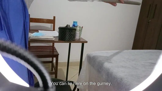 Jinekolog karşı koyamıyor ve muayene sırasında hastayla seks yapıyor