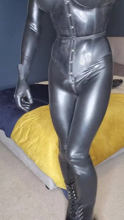 Lateks tgirl fetişi