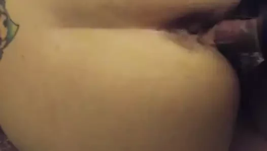 Kocamın arkadaşıyla köpek stili sevişmenin kısa videosu.