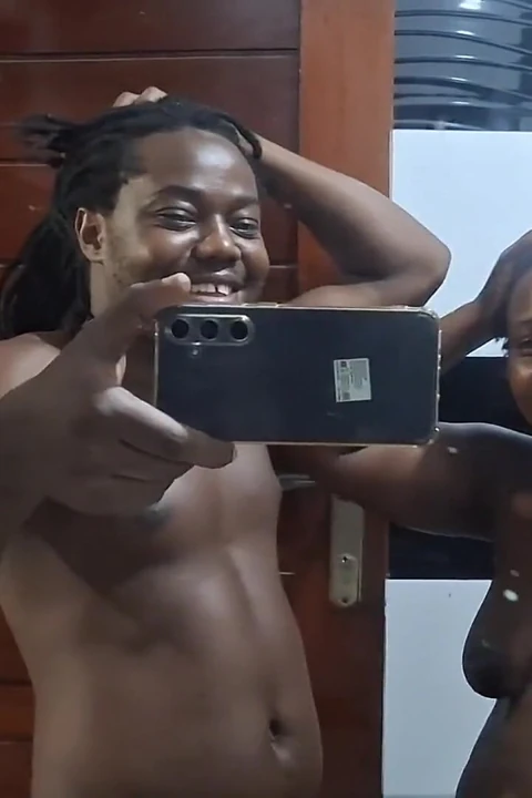 Yaşlı kadını siktim, banyo yaptım ve çok lezzetli sikişten çok mutlu oldu, buna bayılıyor