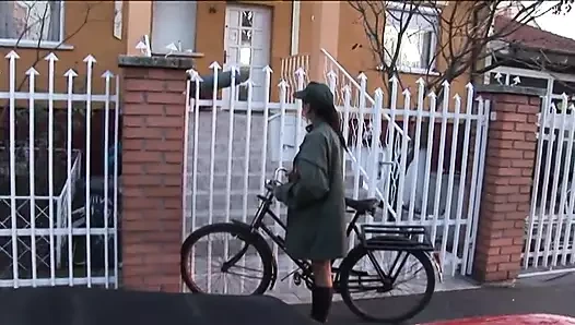 Esmer ve hamile fahişe evde parmaklanıyor