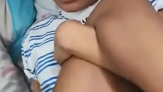 Üvey kızımın götünü bolca spermle dolduruyor.