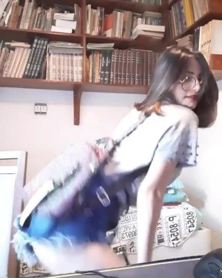 Yasmim B. Feitosa rebolando gostoso