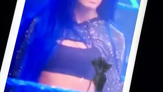 Sasha Banks boşalıyor
