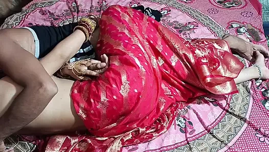 Hintli genç kız sevgilisiyle sikişiyor