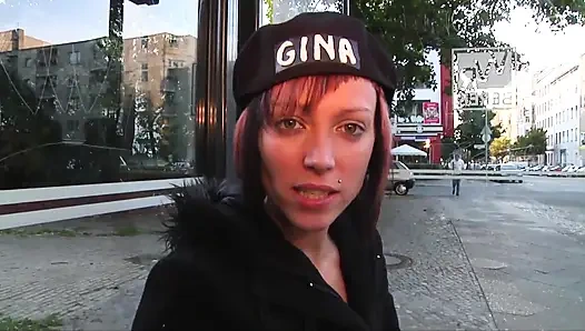 Üç ateşli lezbiyenle ateşli üçlü seks