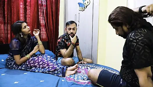 HINTLI BIR YENGE VE NEIGHBER ERKEKLERI ÇETESININ BIR HIKAYESI, ODASıNA GELDI VE DEDIKODU YAPTı VE SONRA ONU SERT SIKTI.