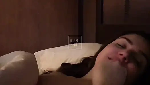 Motelde yaramaz sarışına ateşli boşalıyor