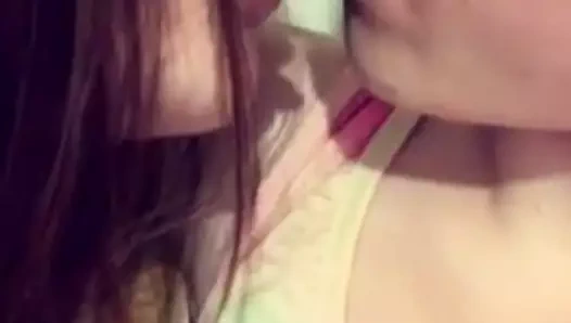 türk kız öpücüğü