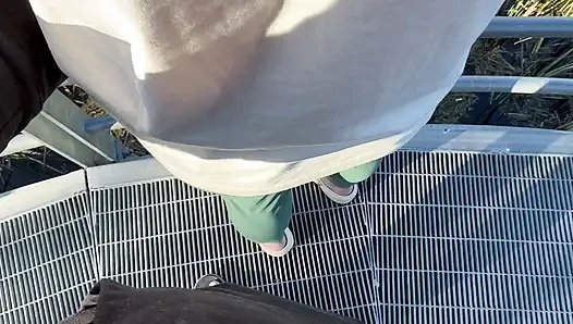 I met this Russian girl in a public park , And no resistance to play her a bit