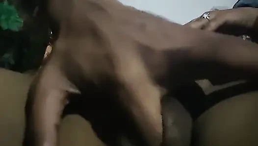 Üvey kuzenim amcığıma masaj yapıyor