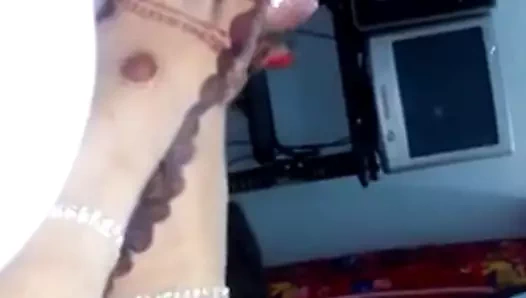 Hint uzun ayak tırnakları fj