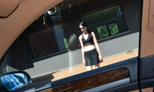 Ben her zaman halka açık yerlerde prezervatifsiz ucuz fahişeleri beceririm