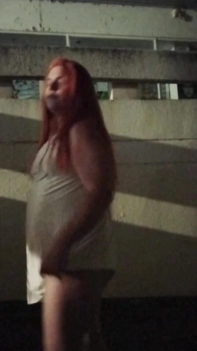Redhair chibby trans kız dışarıda çıplak | Klip 1