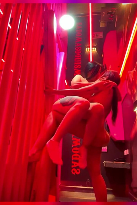 Kırmızı Motel Odasında En Iyi Arkadaşımın Kıçını Yemek