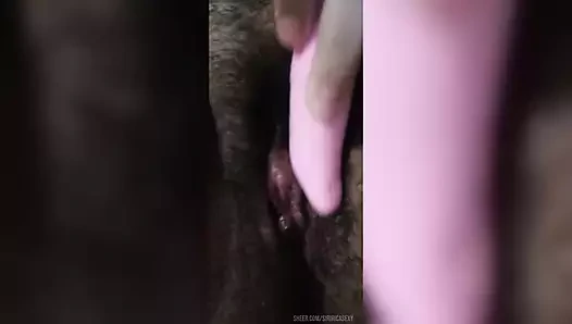 Bakire amcığımın vibratörüne gittim ve gerçekten boşaldım