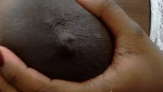 Şaşırtıcı karanlık süt meme ucu oyun