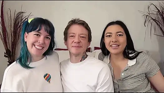 Çaresiz amatörler seksi büyük memeli anneler sıkı amcıklarını büyük sert yarakla sert sikiyor