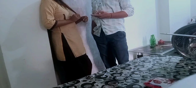 Üniversite öğretmeni öğrencisini sınav notlarını değiştirmek için sikişmeye ikna etti