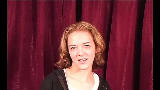 Çaresiz amatörler ateşli latin anne ve seksi üniversiteli kız eyere binerken eğleniyor ve sıkı amcıklarını sert siktiriyor