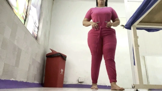 HEMŞIRE SEKS YAPMAK IÇIN IŞ YERINE GELIYOR