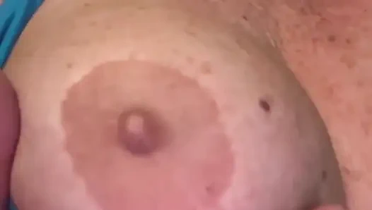 Saunada göğüslerimi sağ