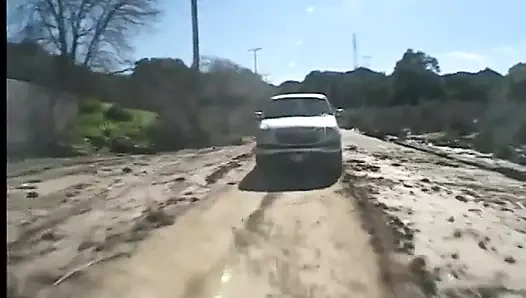 Mükemmel sarışın dışarıda karşılamanın arkasından sikişiyor