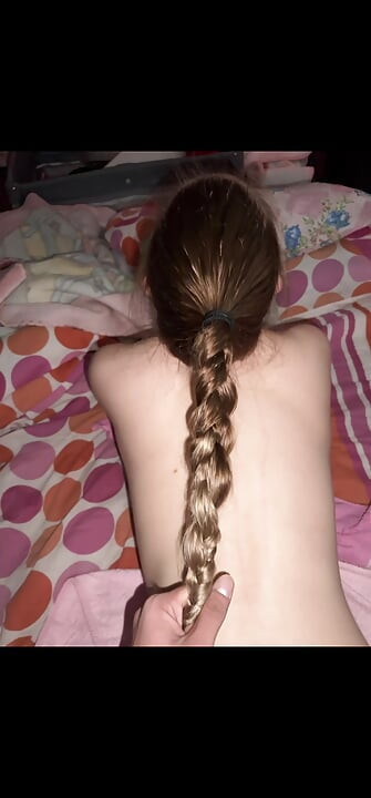 25 yaşındaki orta yaşlı seksi kadın ayakla sikişiyor