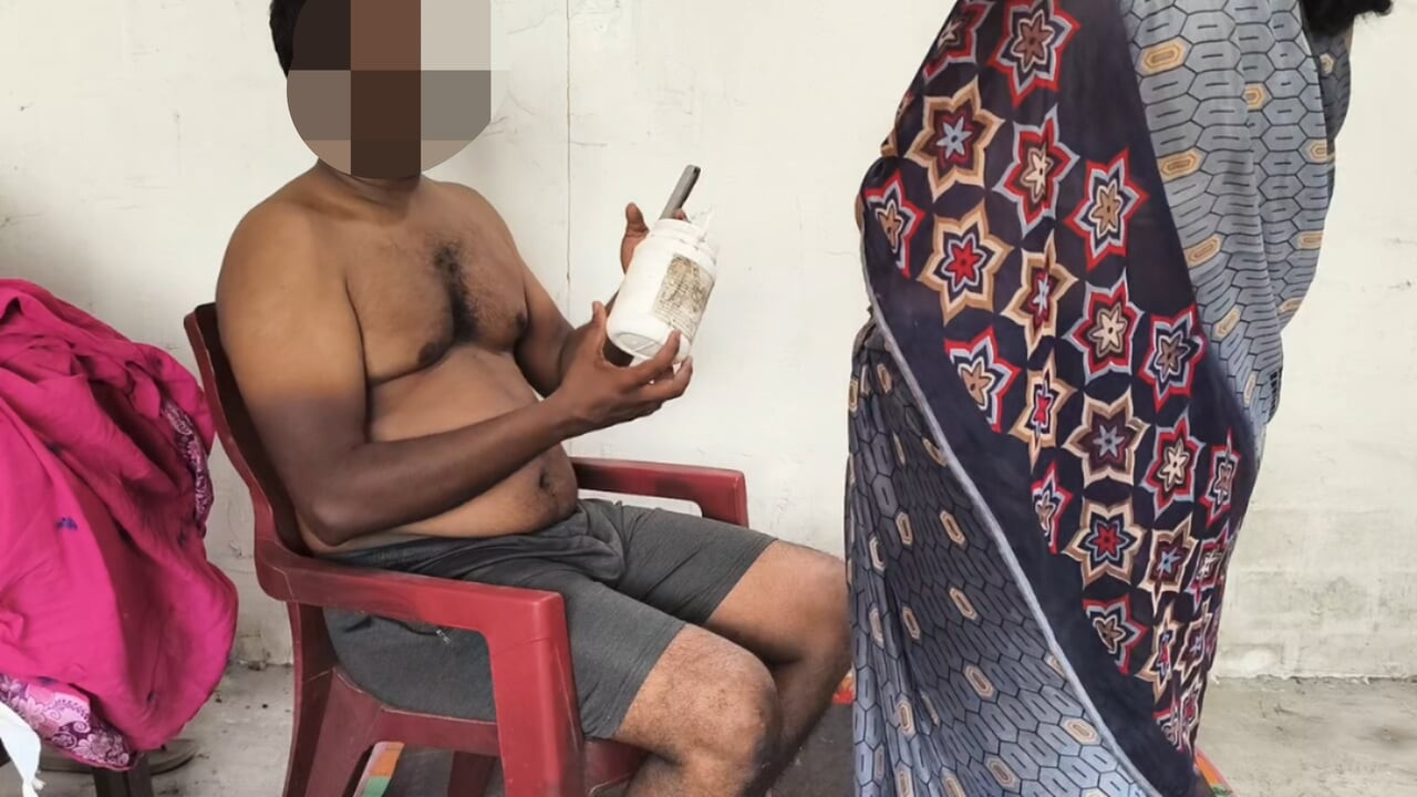 Evli kadın dışarı çıktığında teyze eve geldi