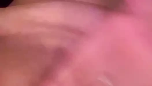 Victoria Laye kendini boşaltıyor