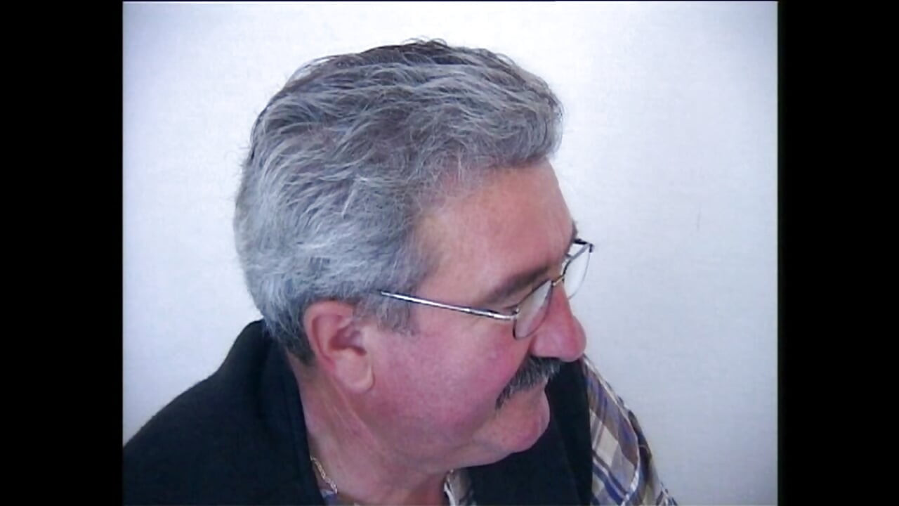 Güzel seksi büyük memeli orta yaşlı seksi kadın için iki büyük yarakla amına çifte penetrasyon ve boşalma