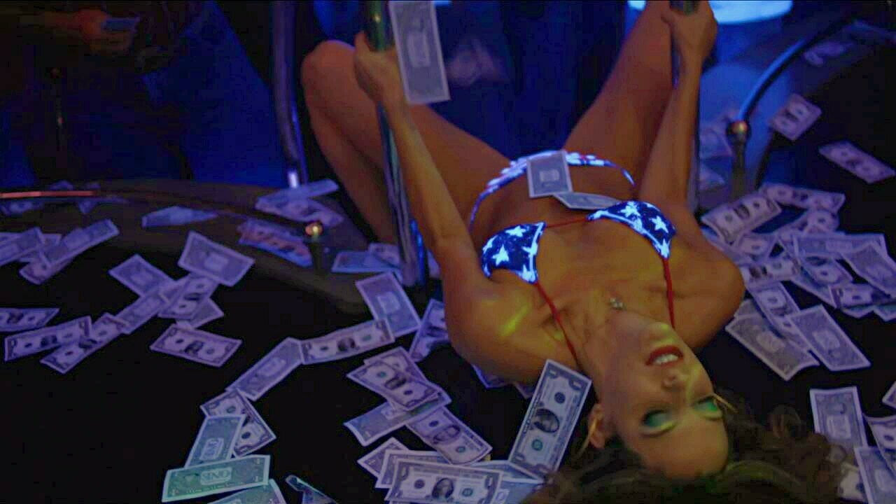 Riley keough - sıcak striptiz