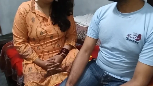 Kayınvalidesi damadını geceleri üvey kızıyla seks yaparken gördü, tam uzun hikaye