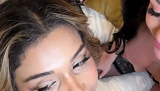 Jennifer White ve Ava Amira ile sapık üçlü seks - dikey