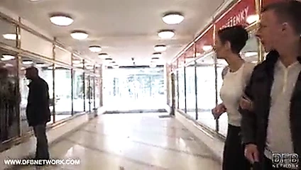 Karısı kocasını aldatıyor