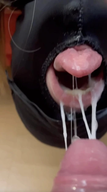 Вы бы хотели трахать мой рот как пустые яйца второй раз Сказать мне в комментариях, что бы вы делали со мной Лечить меня, как шлюшка Полное видео на моем mym фанатском аккаунте Tina