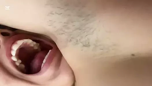 Büyük memeli Arap üçlü seks yaparken çok azgın