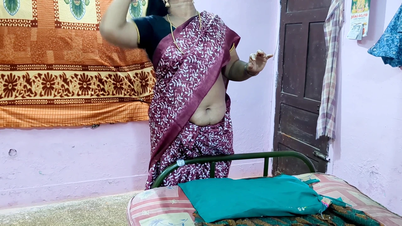 Desi Stepmom’s Navel Seduction & Raw Passionate Overflowing Creampie